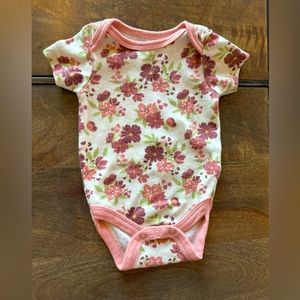 Le Top- Onsie- 0-3 Months. Used